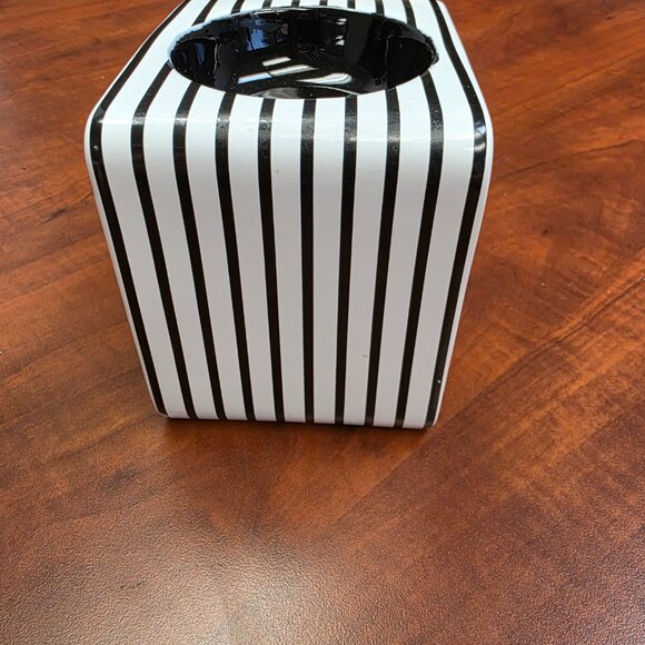 PartyLite Monochrome Pinstripe Fragrance Warmer - Picture 6 of 9